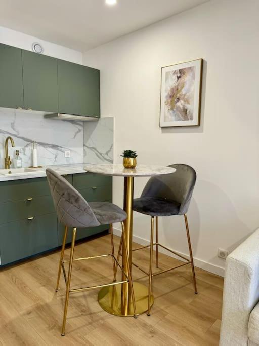 Au Golden Duplex - Centre - Clim - Parking Apartment Narbonne Bagian luar foto